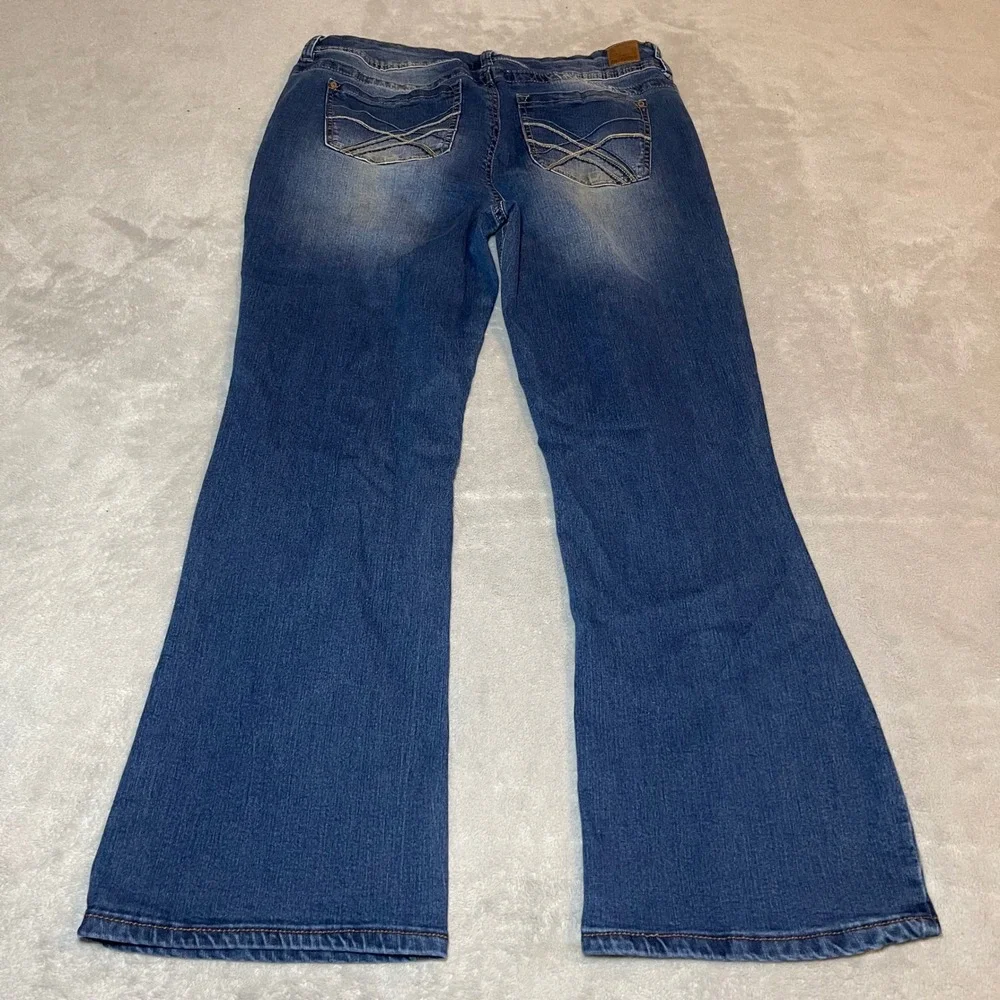 WallFlower Jeans Womens 17 Short Blue Luscious Curvy Fit Bootcut Flare Stretch